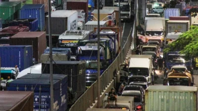 Macet Horor 4 Jam di Tanjung Priok Sopir Truk Frustasi