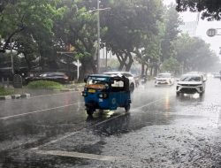BMKG Hujan Ringan hingga Sedang Guyur Sejumlah Wilayah Jakarta Hari Ini